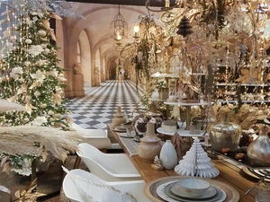 Medewerker kerst-/ tuinmeubelafdeling